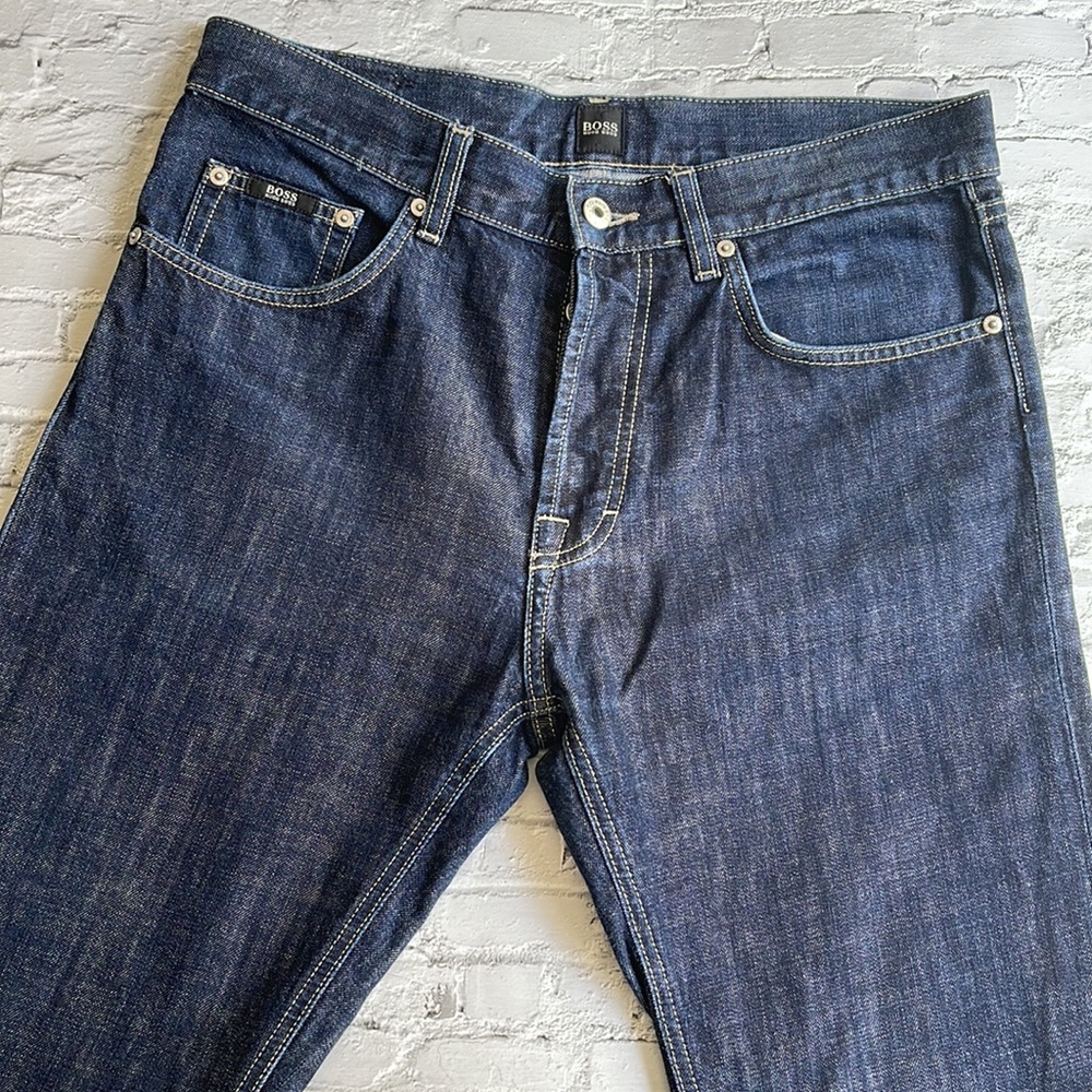 HUGO BOSS | Classic straight leg jeans in Indigo - Picture 3 of 11